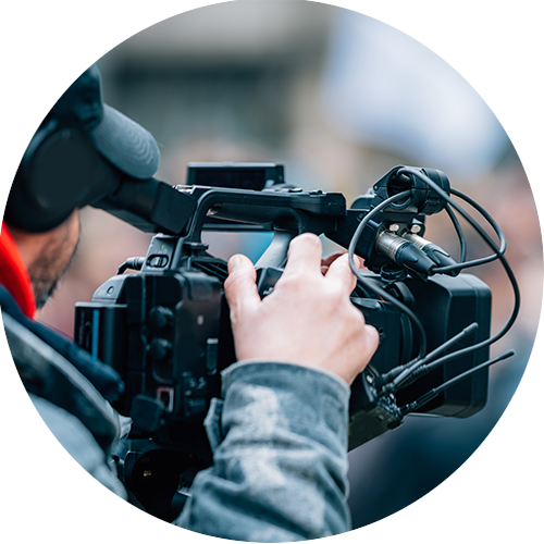 handsome-mature-entrepreneur-talking-with-smart-ph-2022-01-11-23-53-02-utc handsome-mature-entrepreneur-talking-with-smart-ph-2022-01-11-23-53-02-utc